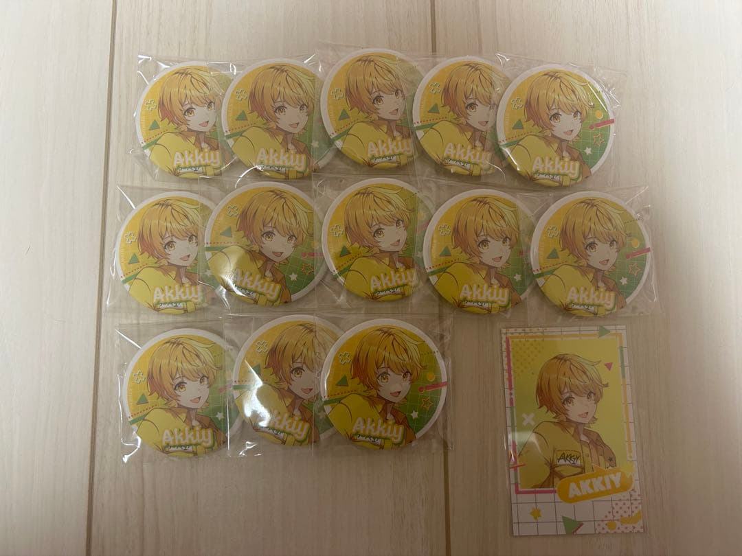 AMPTAK×COLORS あっきぃ 缶バッジ 13個 カード1枚セット - メルカリ