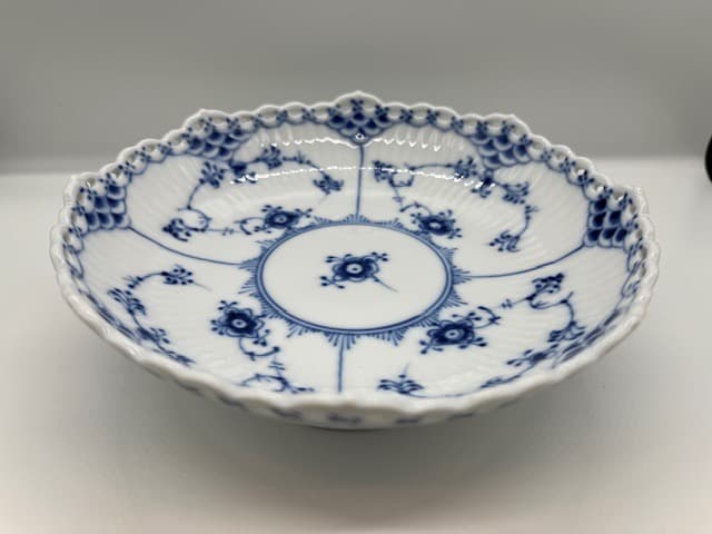 新品未使用　ロイヤルコペンハーゲン ブルーフルーテッド　フルレース　脚付きボウル