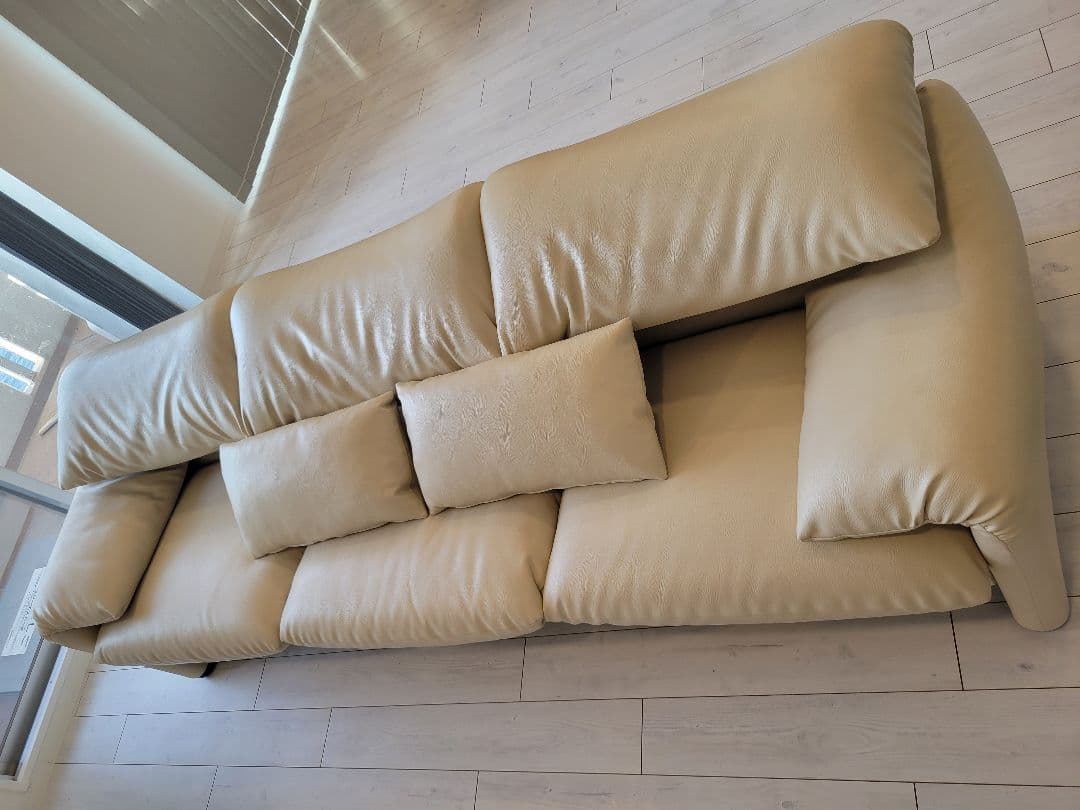 【引越大特価】カッシーナマラルンガ　レザーソファー3人掛けクッション2個付き