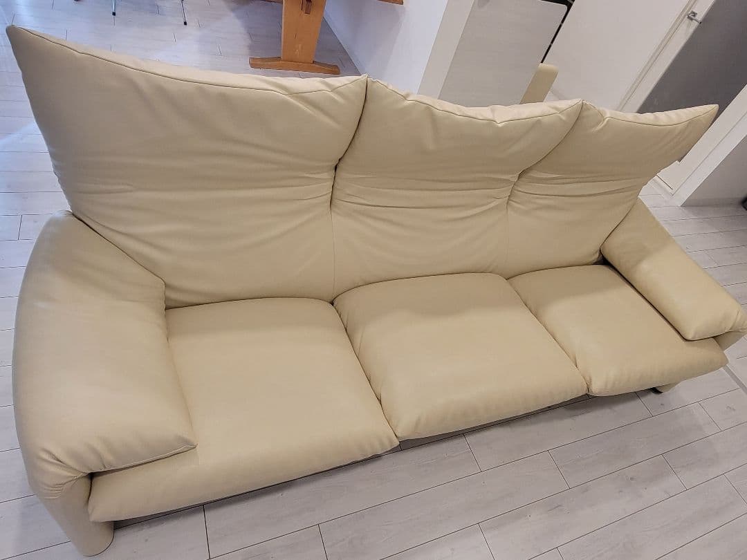【引越大特価】カッシーナマラルンガ　レザーソファー3人掛けクッション2個付き