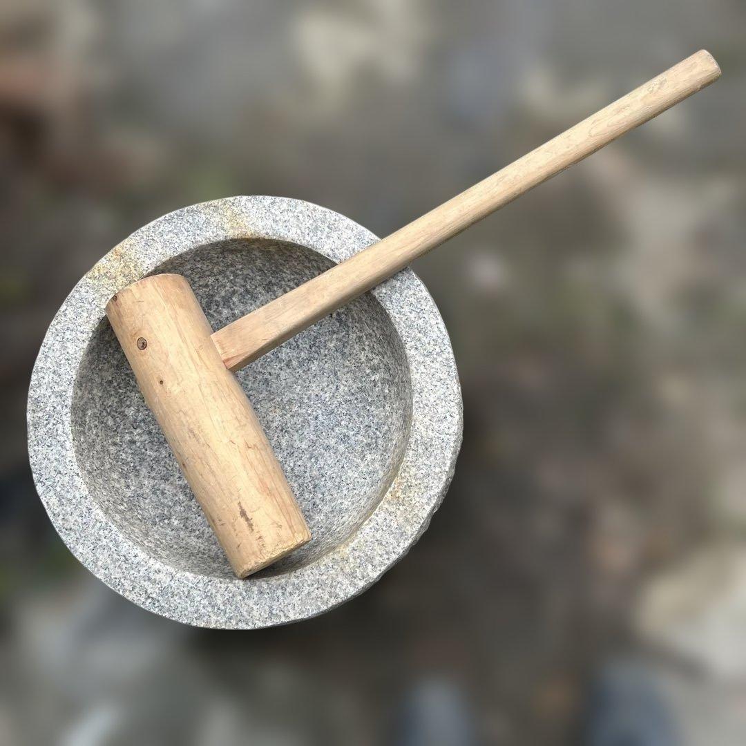 石臼　大　杵付きです。