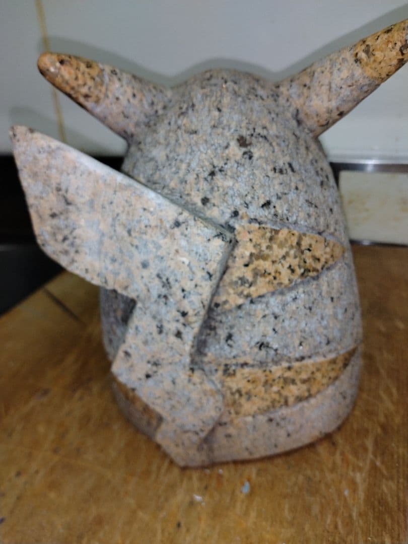 ピカチュウの石像オブジェ！おまけが付きました〜ねずみ男の一輪挿しです。