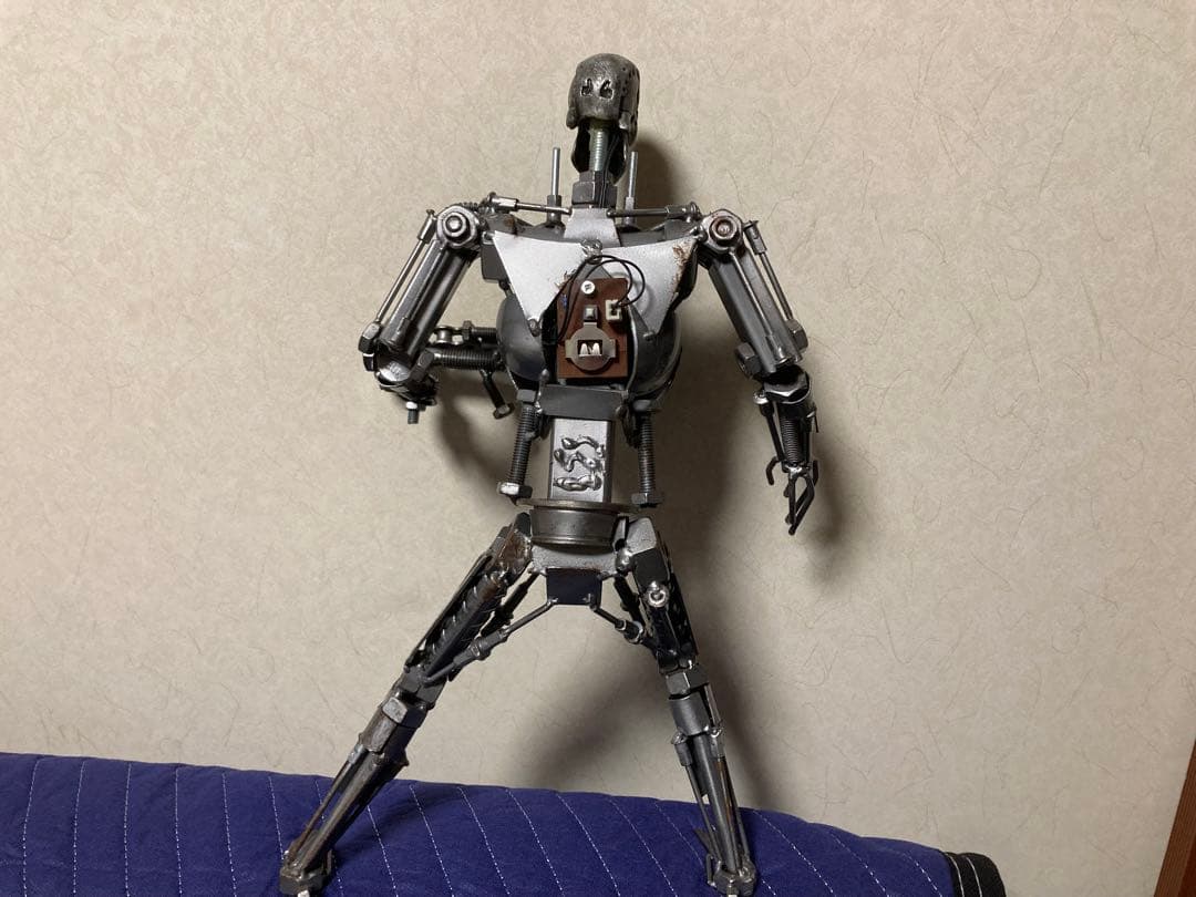 スクラップアート 廃材アート ターミネーター - メルカリ
