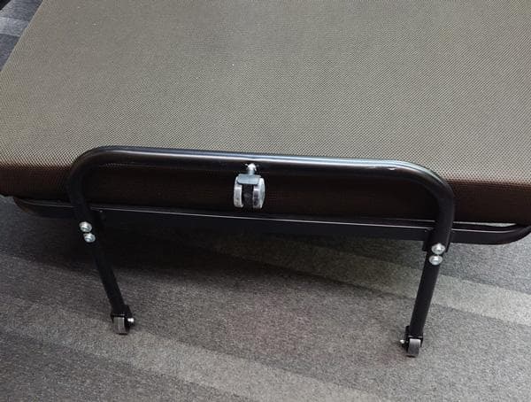 折りたたみベッド 組立済 中古品 ブラウン色 お部屋に搬入、設置します