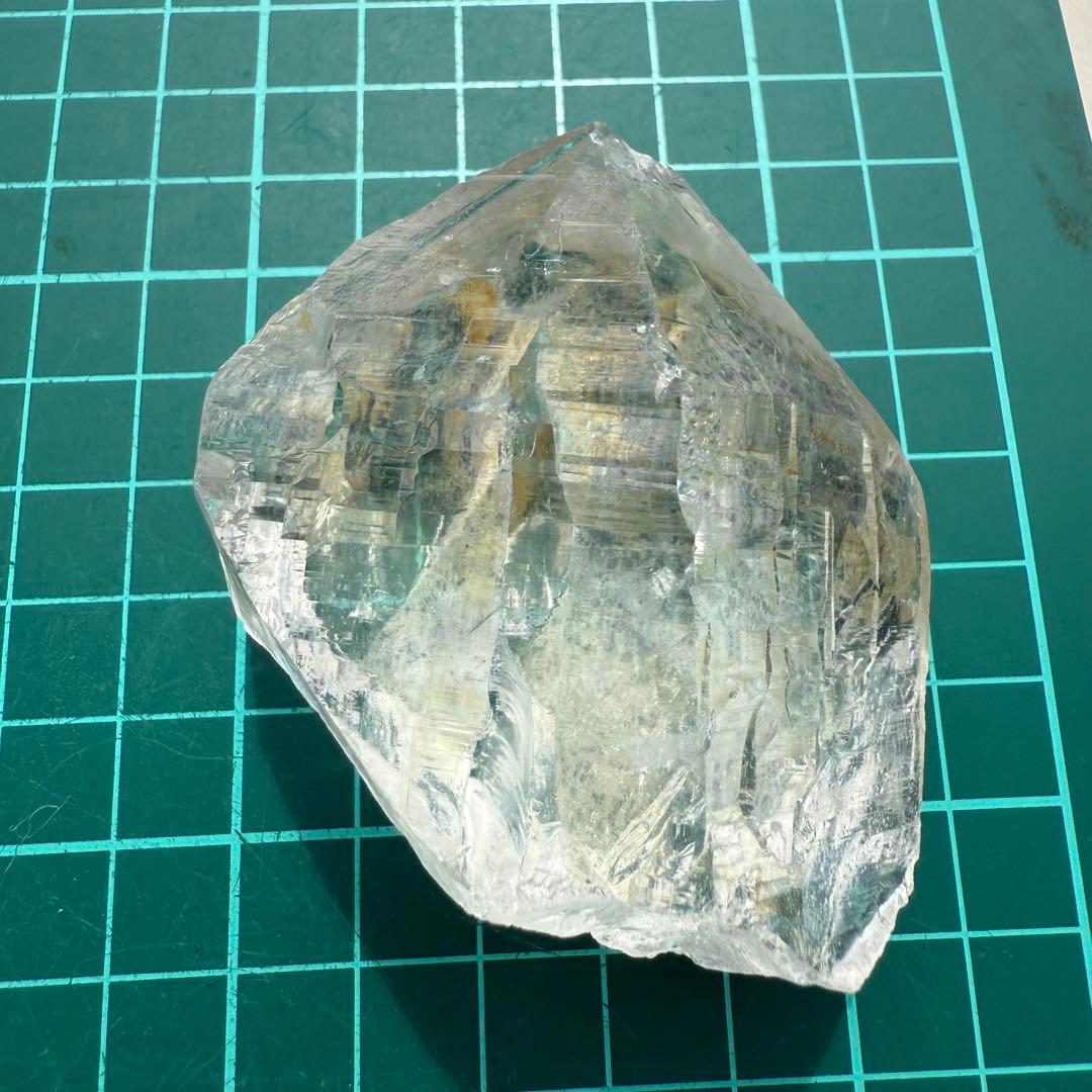 ヒマラヤ水晶　124.5g 台座付き　成長線　接合線 原石 自然石⑤
