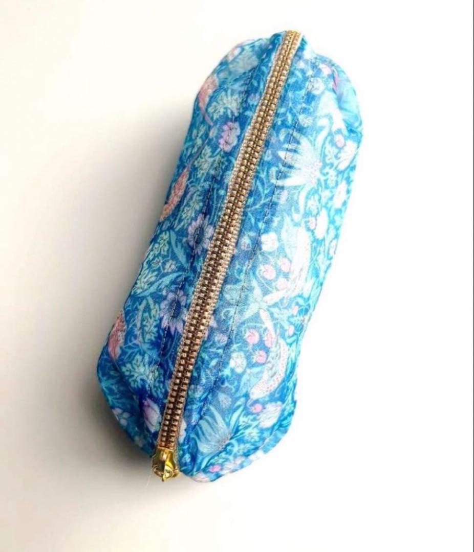 LIBERTYリバティオーガンジー丸みポーチ ストロベリーシーフ ペンサイズ L