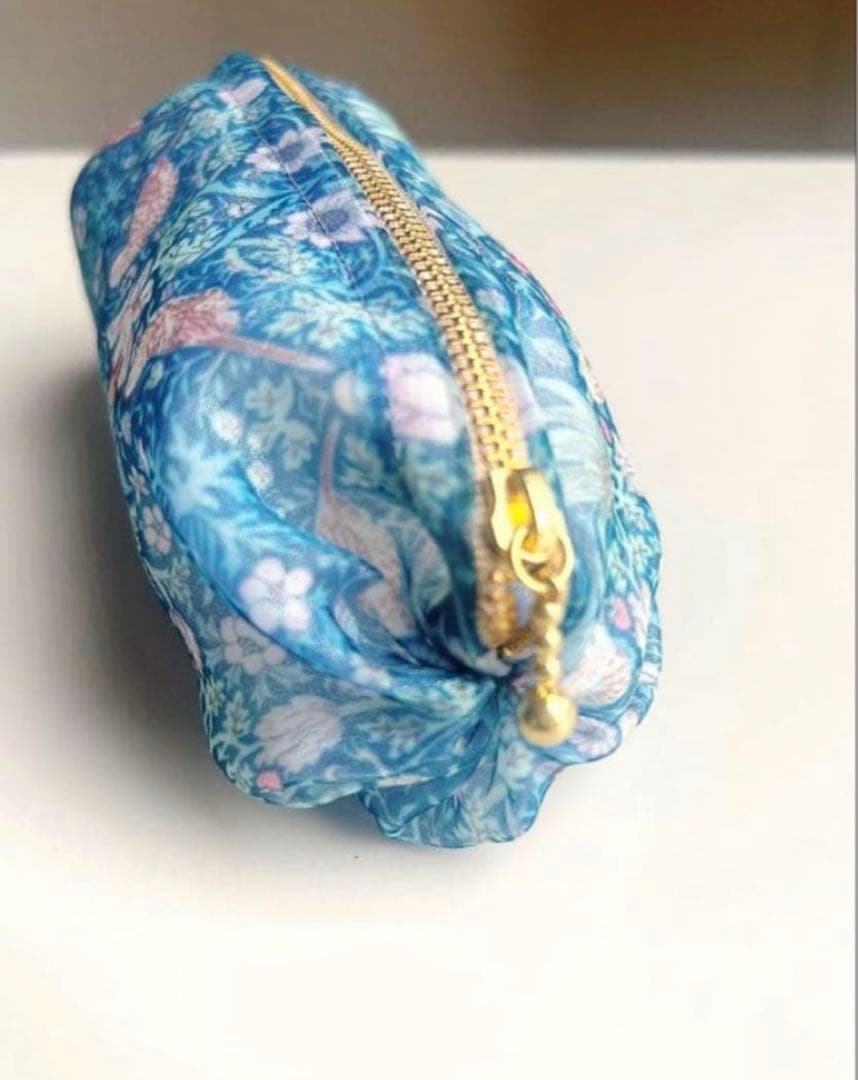 LIBERTYリバティオーガンジー丸みポーチ ストロベリーシーフ ペンサイズ L