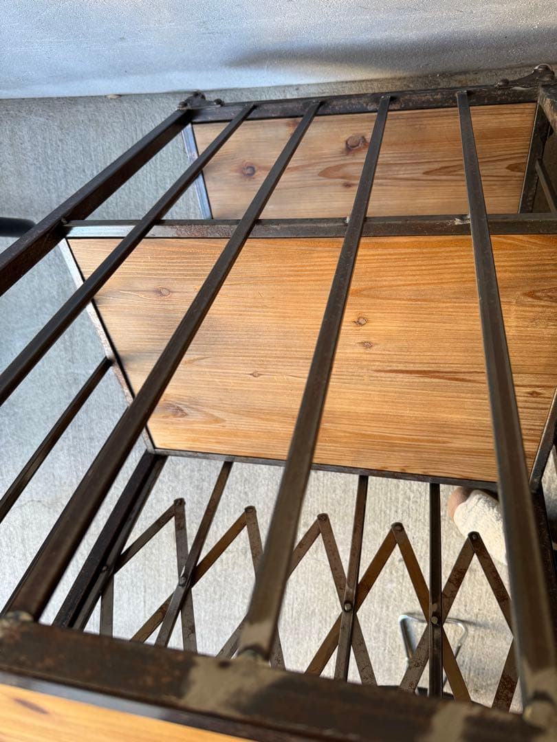 インダストリアル　アイアン　キャビネット　古材　ヴィンテージ　シェルフ