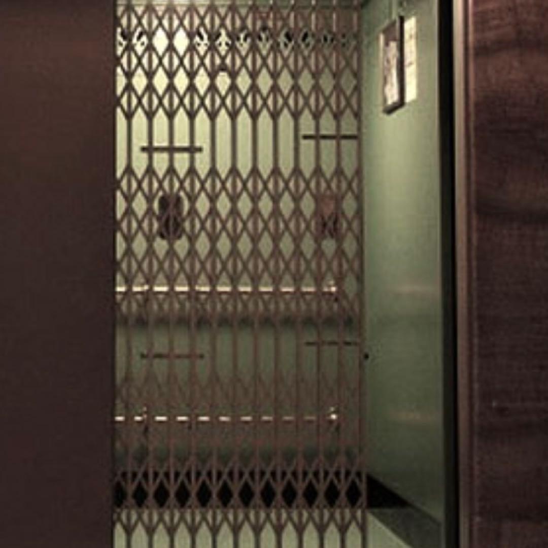 インダストリアル　アイアン　キャビネット　古材　ヴィンテージ　シェルフ