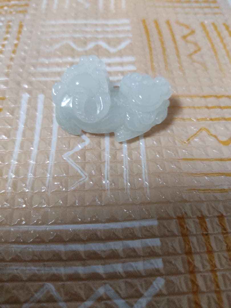 財運の象徴☆白翡翠の貔貅　☆天然石