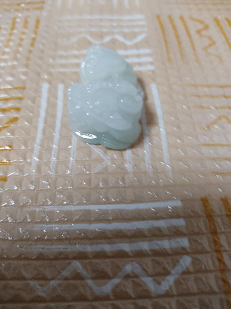 財運の象徴☆白翡翠の貔貅　☆天然石
