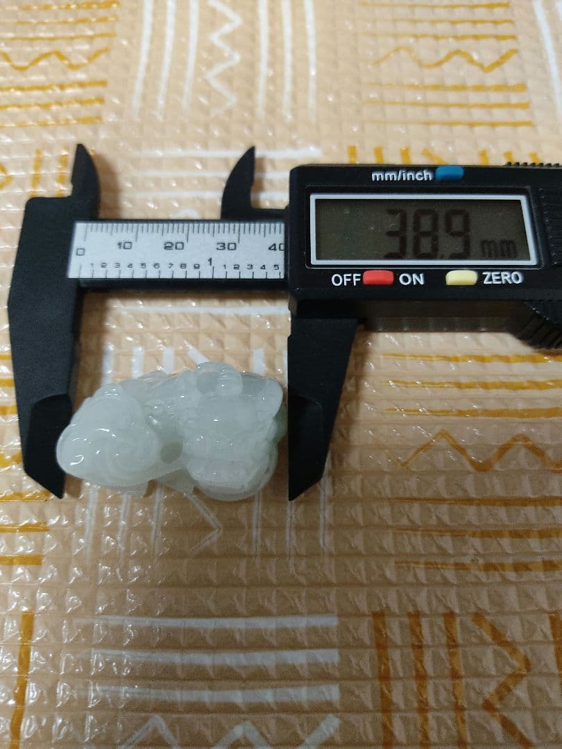 財運の象徴☆白翡翠の貔貅　☆天然石