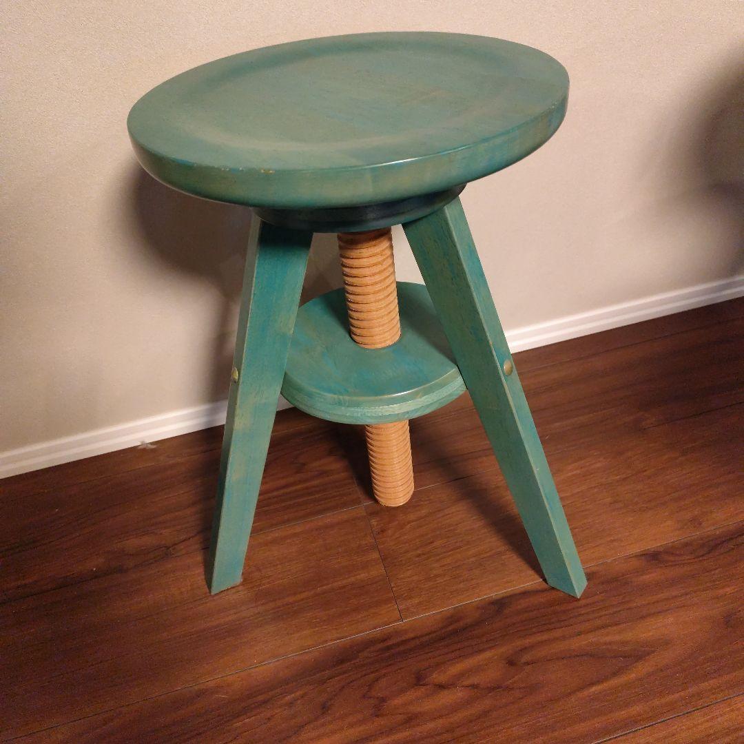 青緑色の木製スピンチェア　ロータイプ
