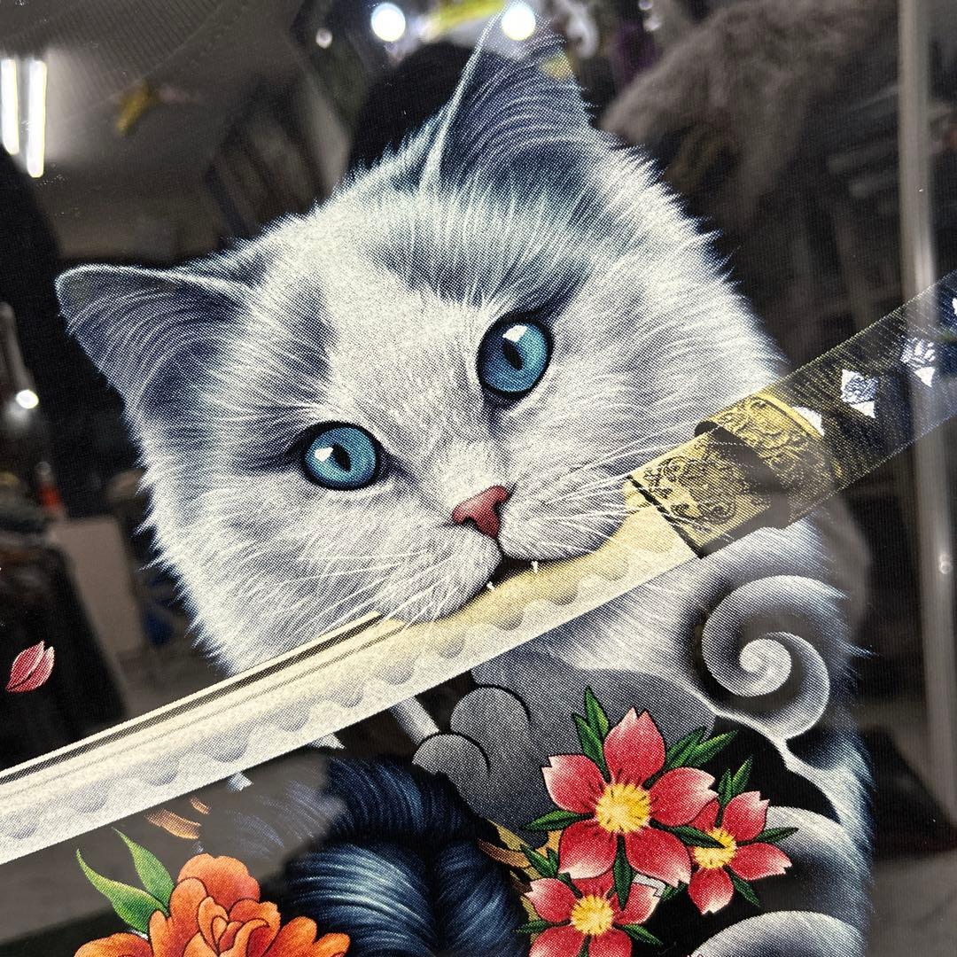 お部屋のインテリアに最適！フレーム付★インパクト大★暗闇で光る和彫猫★A2サイズ