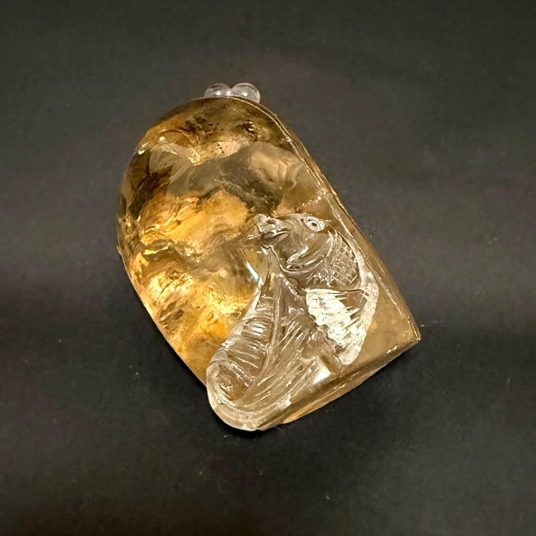 本水晶 クォーツ 魚彫刻 オブジェ 置物 木製台座付き