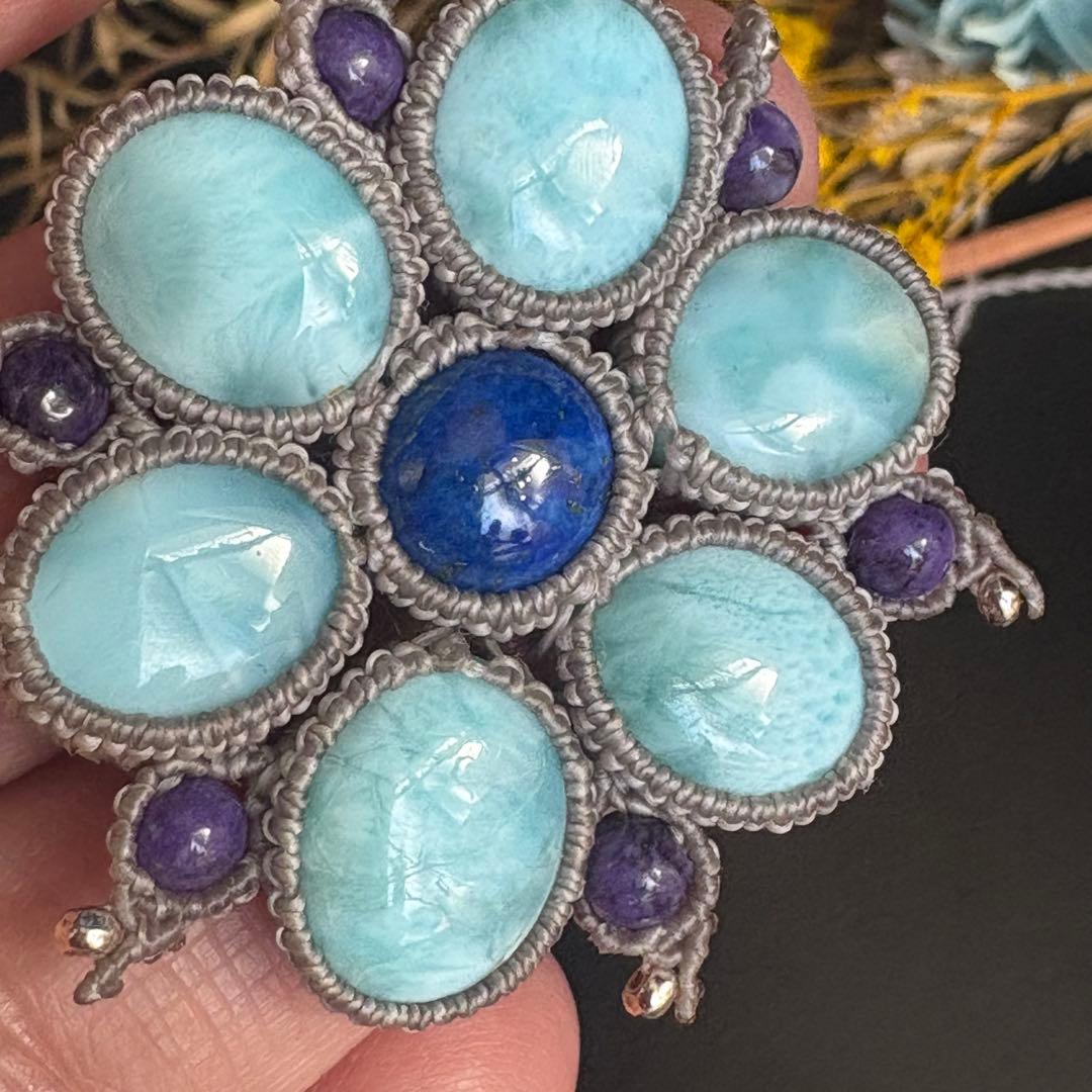 ♡新春sale小粒ラリマー×ラピスラズリ×チャロアイトのお花のマクラメネックレス