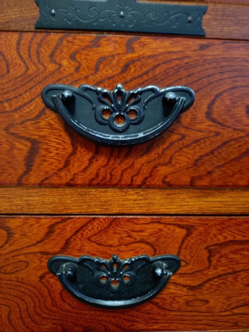 お値下げしました❗️ 和箪笥 4段 ＋2引き出し付き