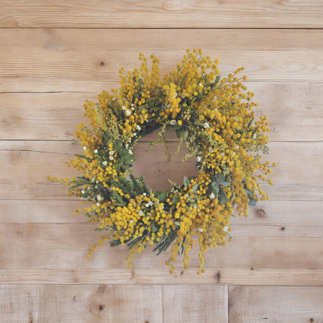 2種のミモザとカスミソウの春待ちリース