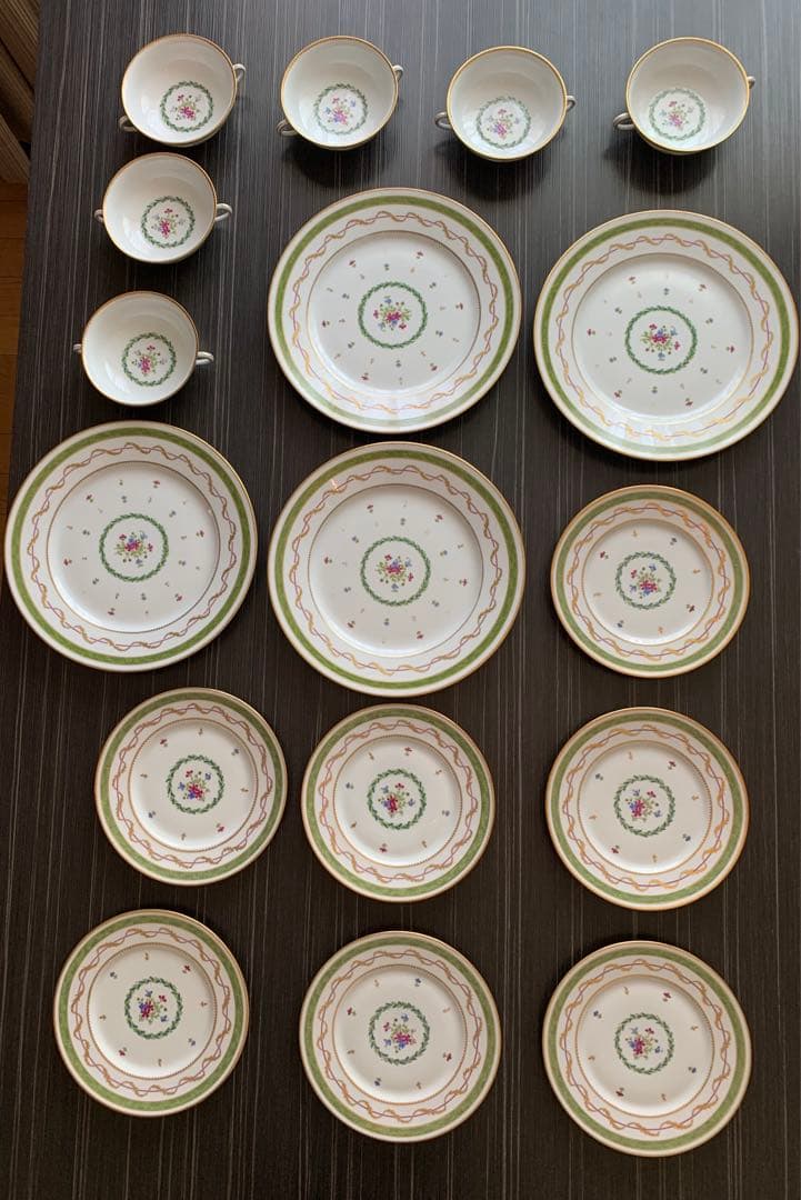 お値下げ。アビランド　ヴューパリ　大皿4枚、小皿7枚、スープカップ6客　セット