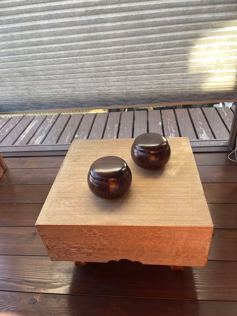 囲碁　脚付碁盤・碁石セット　桐箱カバー付き