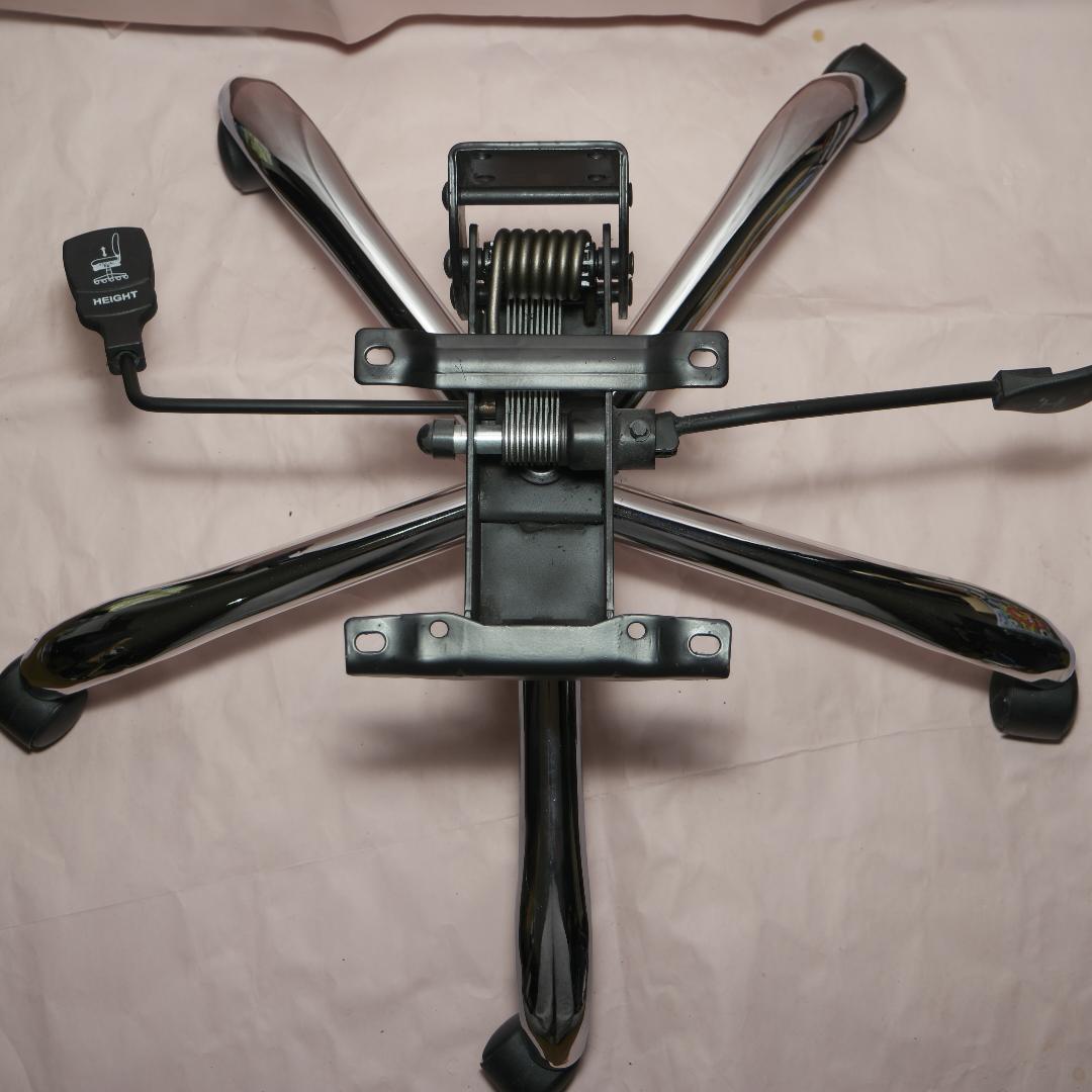 ニトリ オフィスチェア脚 背もたれの高さと角度を調整可能 | 椅子の5つの光線