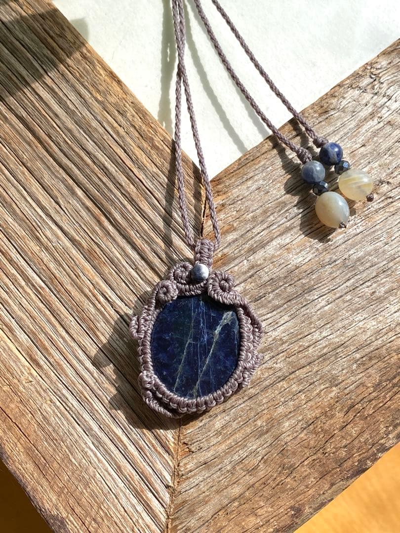 ソーダライト＊天然石マクラメネックレス/ヒーラーの作るお守りアクセサリー