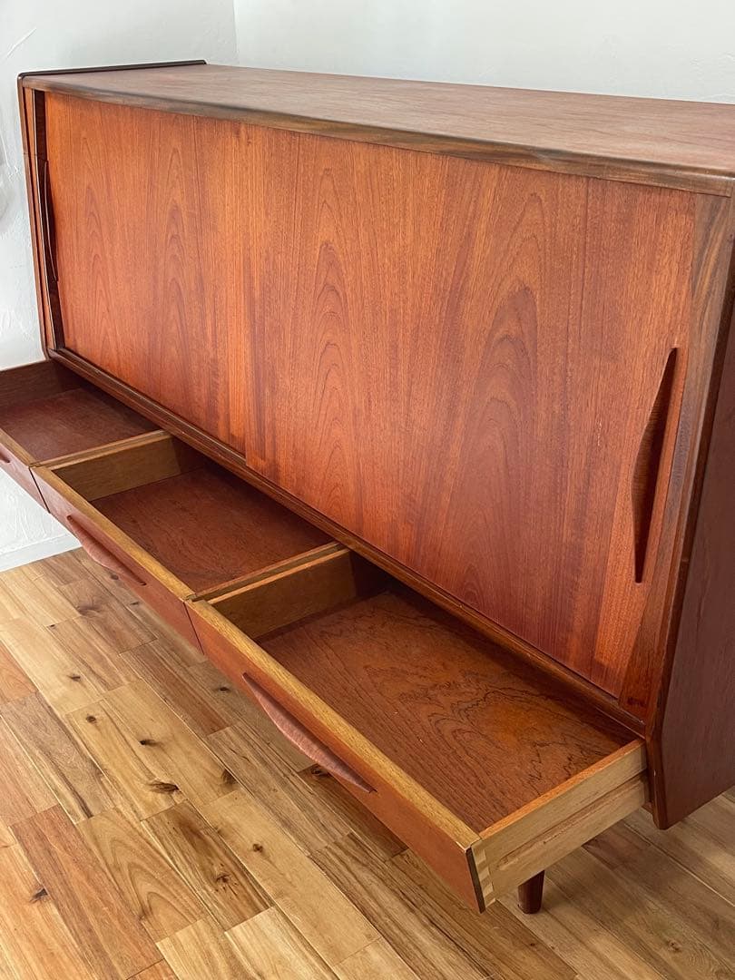 北欧 デンマーク ヴィンテージ チーク オイルフィニッシュ サイドボード