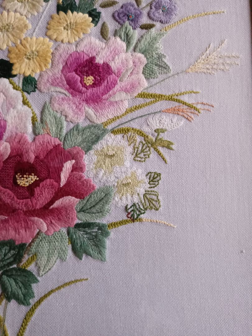 戸塚刺繡　牡丹と秋の花の額