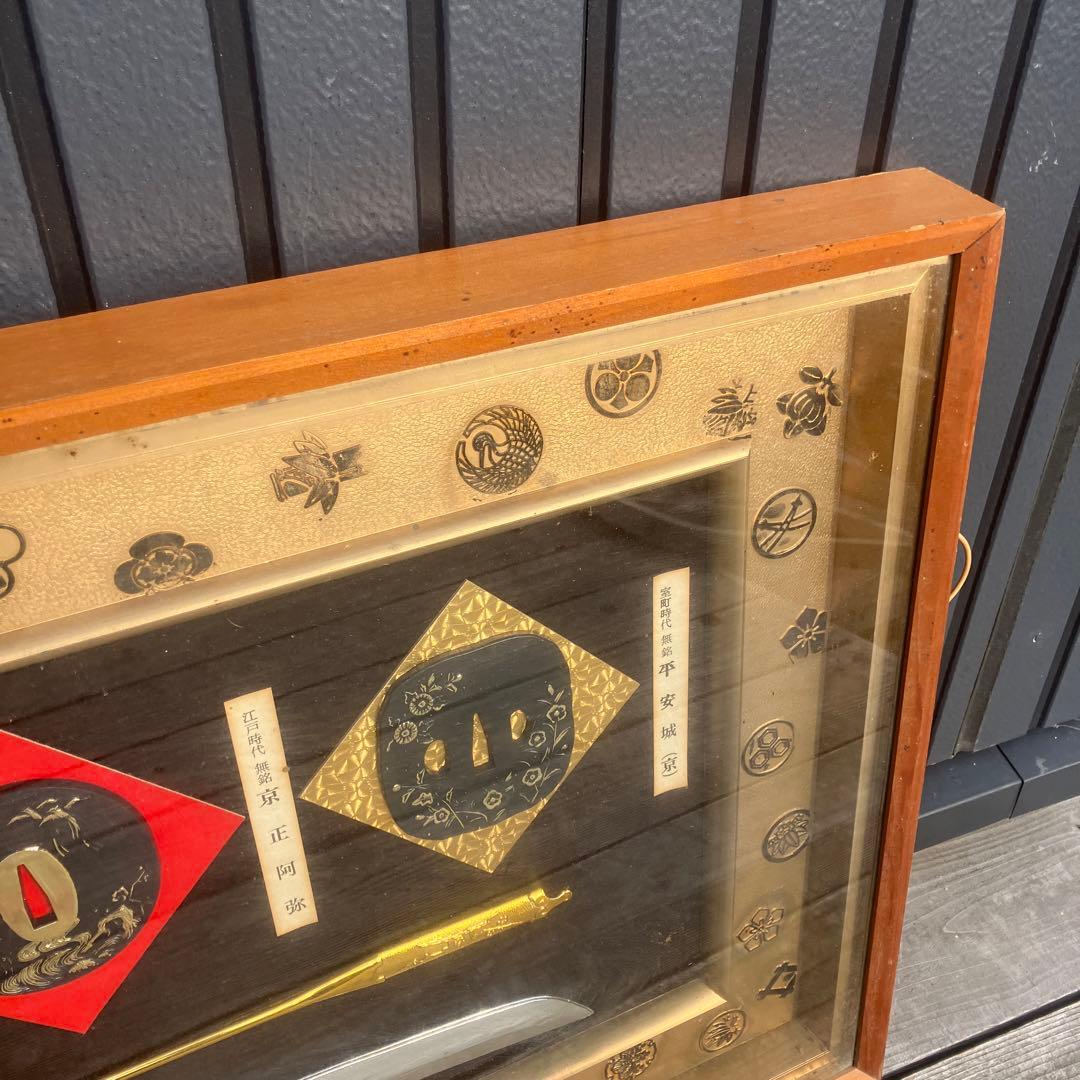 昭和レトロ 日本刀 模造刀 鍔 額縁 額装 壁掛け飾り オブジェ 家紋