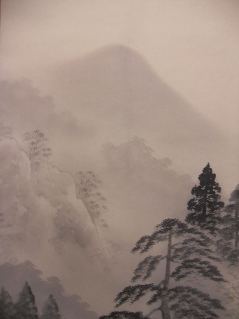 掛け軸 間崎春光 水墨山水 絹本 希少 軸装 茶道具 掛軸 美品 です。