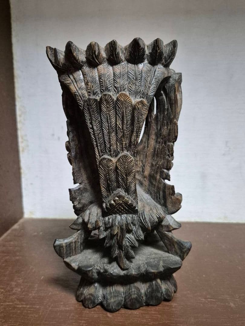 ヴィシュヌ神　ビシュヌ　ガルーダ　木彫　彫刻　仏教美術　ネパール美術