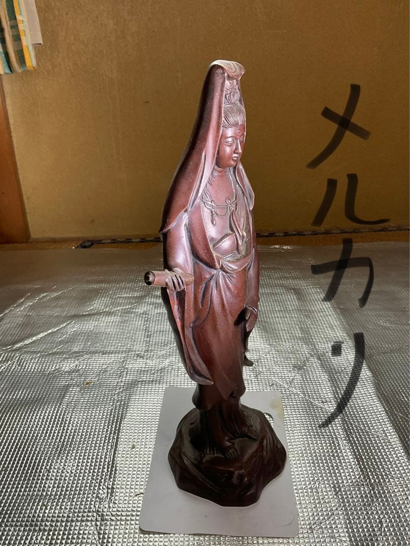 聖観世音菩薩立像。銅製。現状品。【まあまあの重量が御座います、芳山と言う文字】。