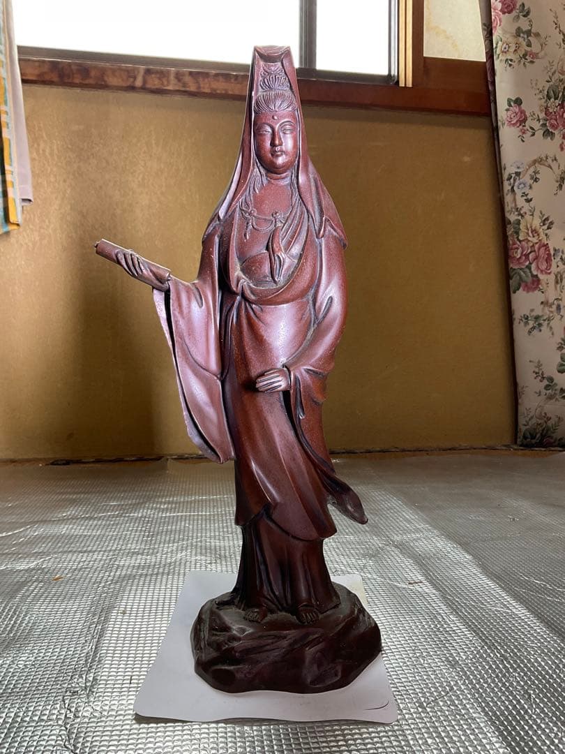 聖観世音菩薩立像。銅製。現状品。【まあまあの重量が御座います、芳山と言う文字】。