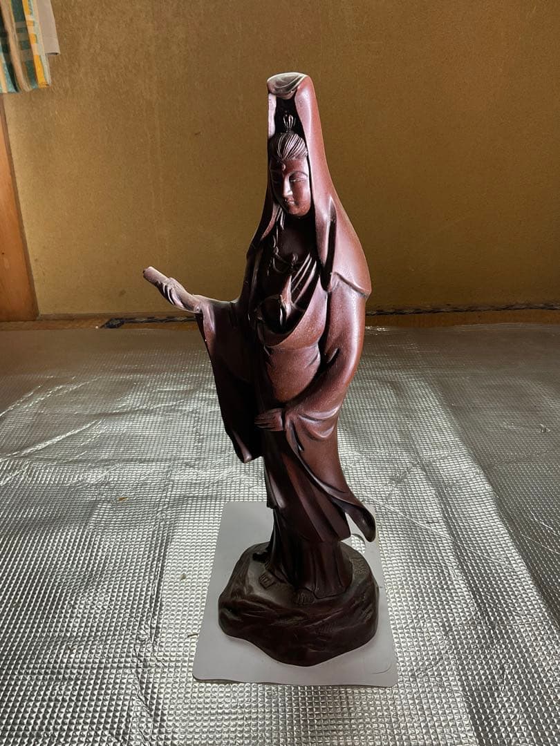 聖観世音菩薩立像。銅製。現状品。【まあまあの重量が御座います、芳山と言う文字】。