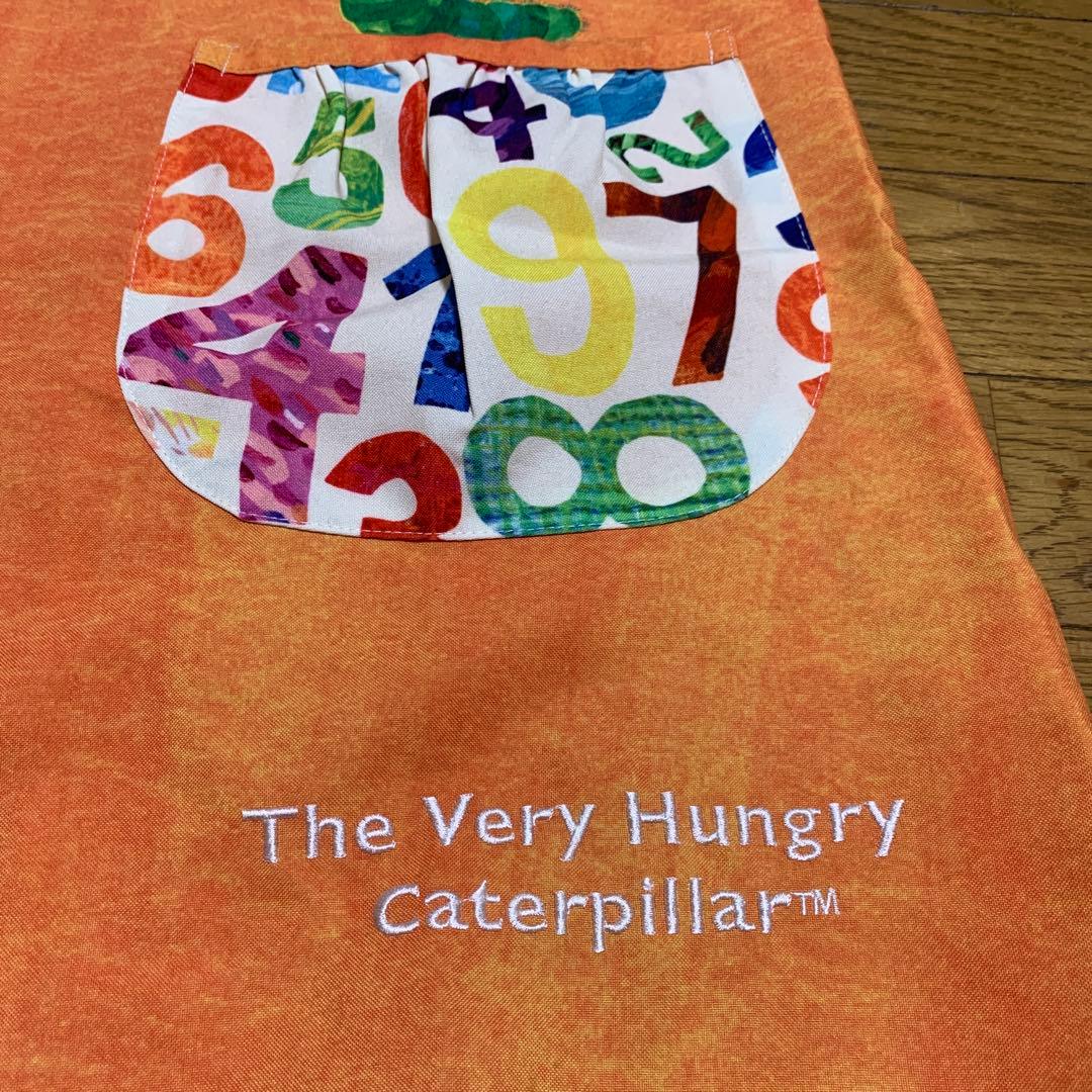 保育士エプロン　はらぺこあおむし