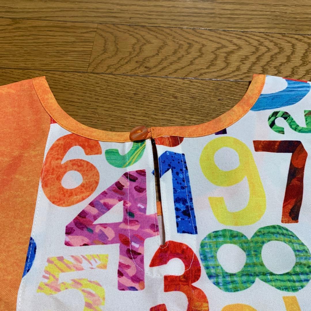 保育士エプロン　はらぺこあおむし