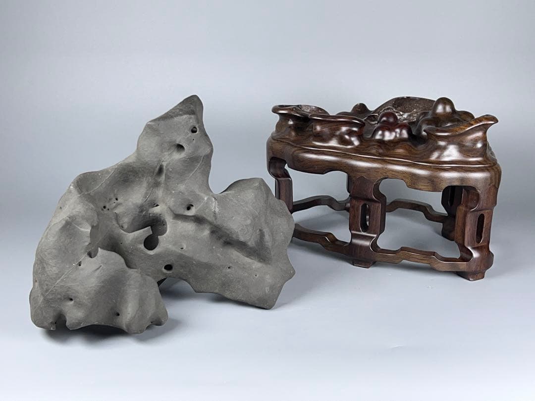 太湖石 自然石 鑑賞石 飾り石 中国美術 紫檀台座 香炉石 置物 高さ24cm