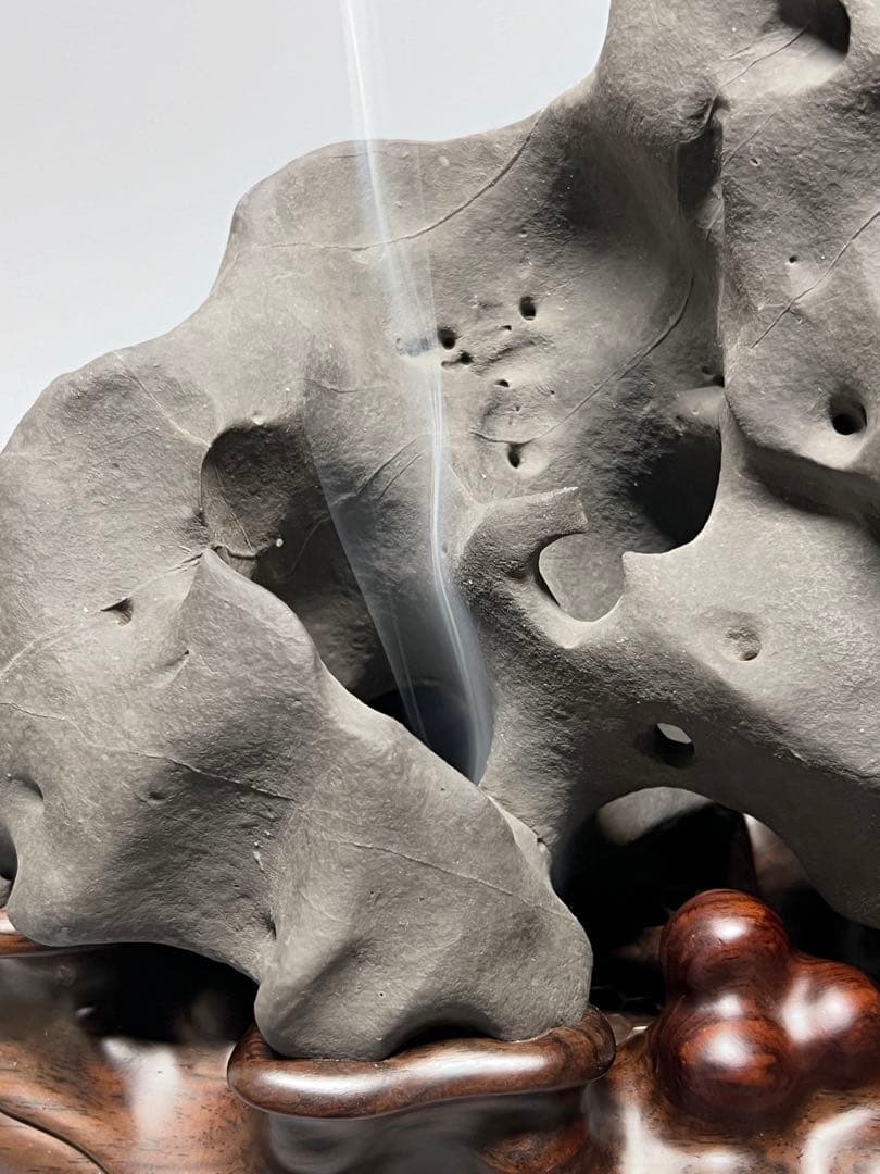 太湖石 自然石 鑑賞石 飾り石 中国美術 紫檀台座 香炉石 置物 高さ24cm