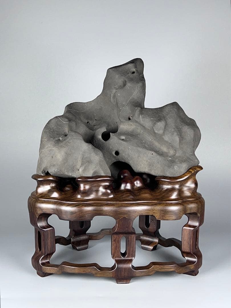 太湖石 自然石 鑑賞石 飾り石 中国美術 紫檀台座 香炉石 置物 高さ24cm