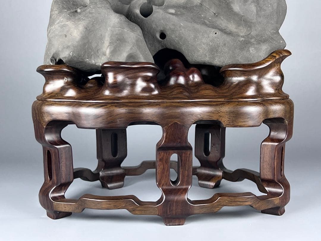 太湖石 自然石 鑑賞石 飾り石 中国美術 紫檀台座 香炉石 置物 高さ24cm