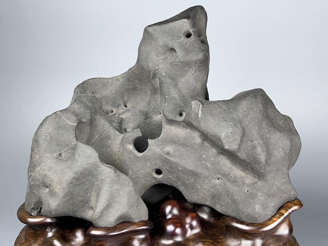 太湖石 自然石 鑑賞石 飾り石 中国美術 紫檀台座 香炉石 置物 高さ24cm