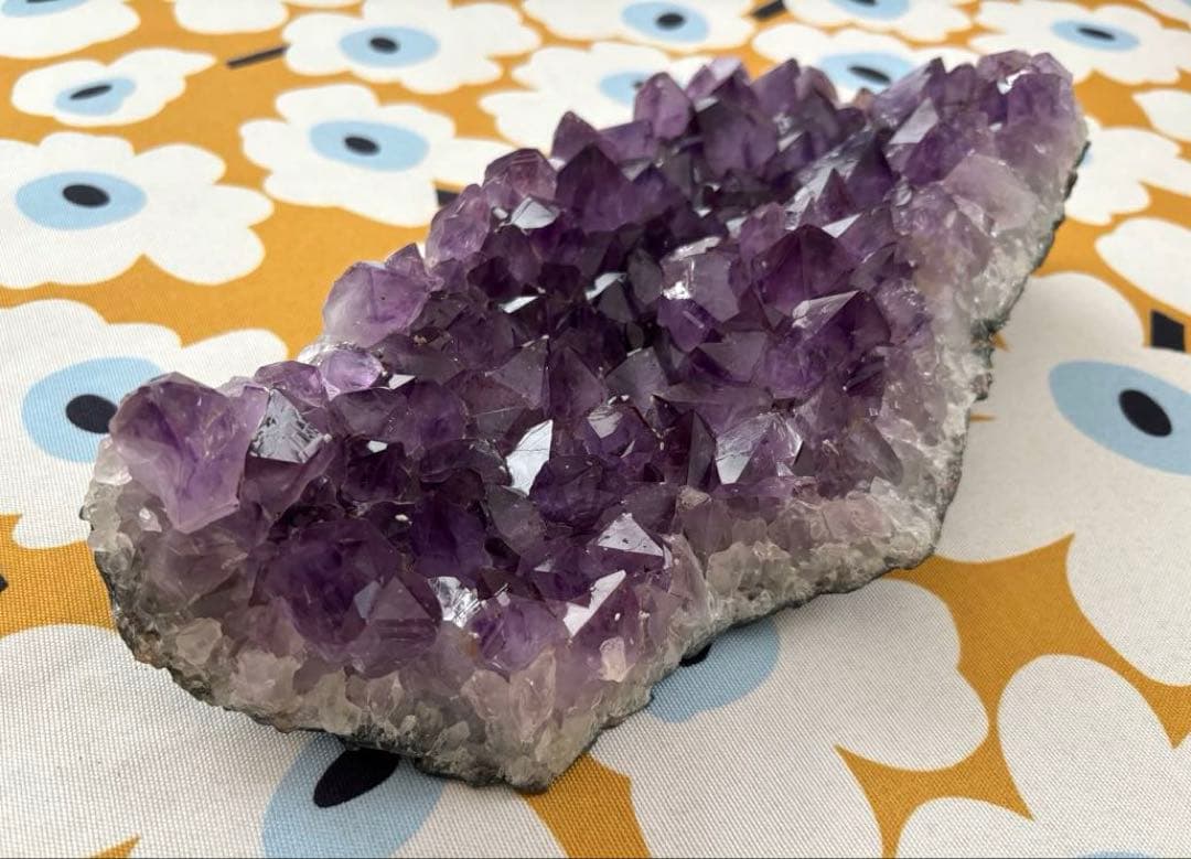 SALE✩.*˚天然石 水晶 アメジスト クラスター 原石 3.5kg 台座付き
