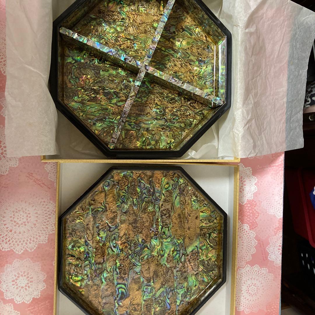 韓国製 螺鈿細工 八角形物入　 鳳凰文様 漆塗り 貝細工