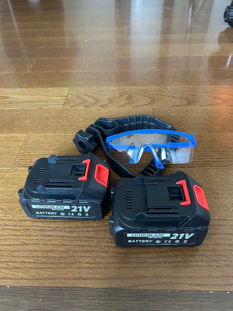 青の二重ローター式除雪機