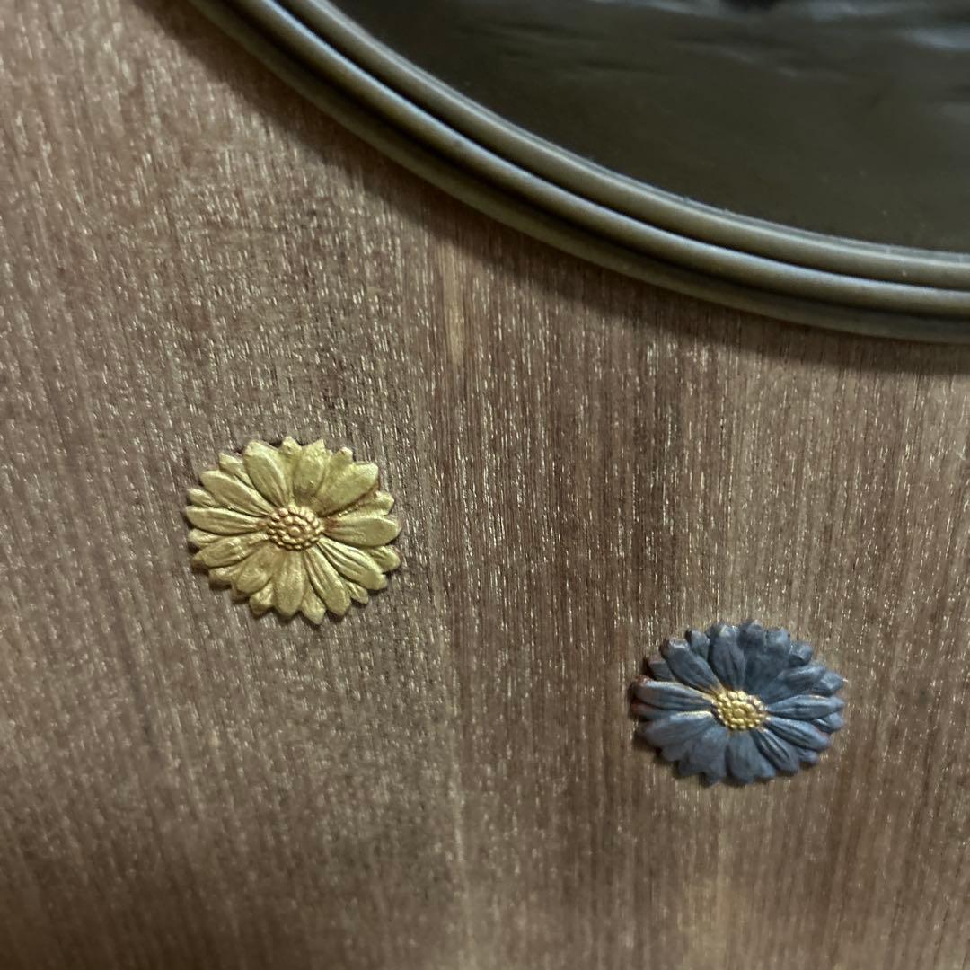 月夜？にたたずむ牛と蛙の銅と木製の壁掛け