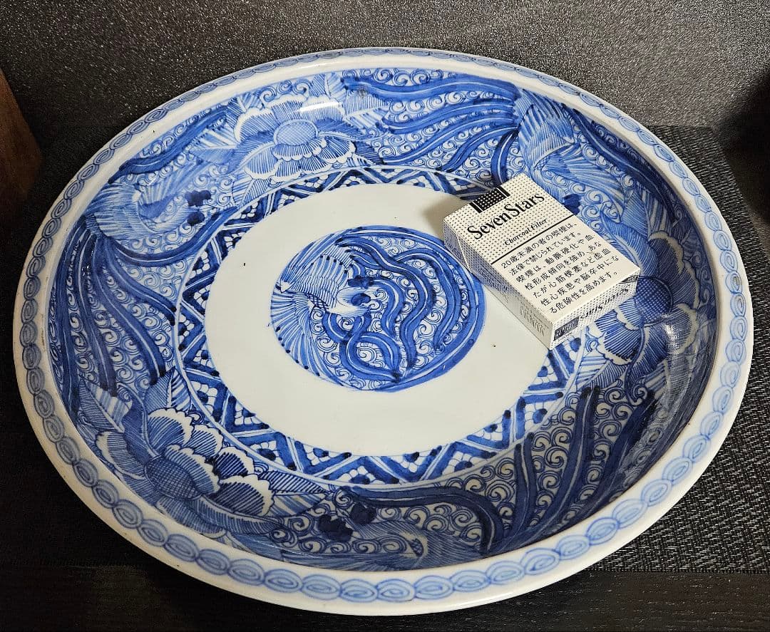 江戸時代後期　古伊万里　染付　鳳凰に牡丹の図　見込みに鳳凰図　33.7cm大鉢