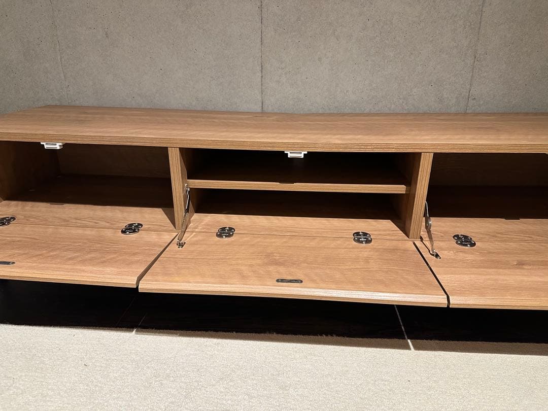 木製テレビ台 モダンデザイン 収納力抜群