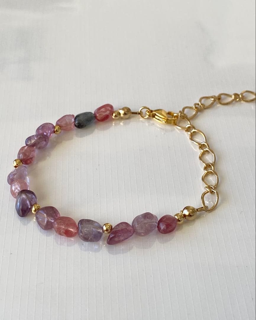 マルチカラースピネルワイヤーデザインブレス