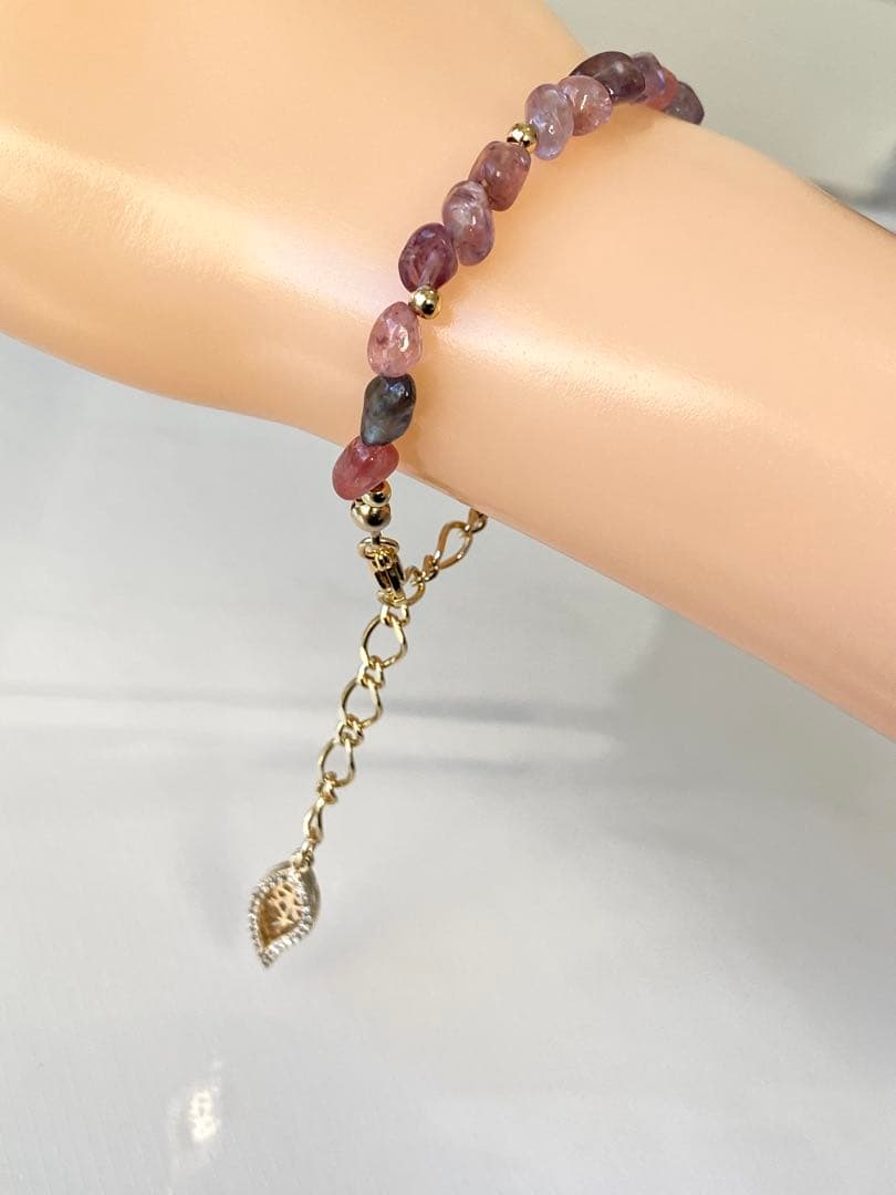 マルチカラースピネルワイヤーデザインブレス