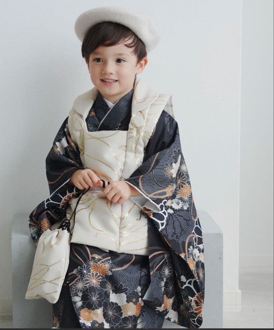 utataneひよこ商店　七五三３歳用被布コートセット 男の子 ベージュ金彩墨黒